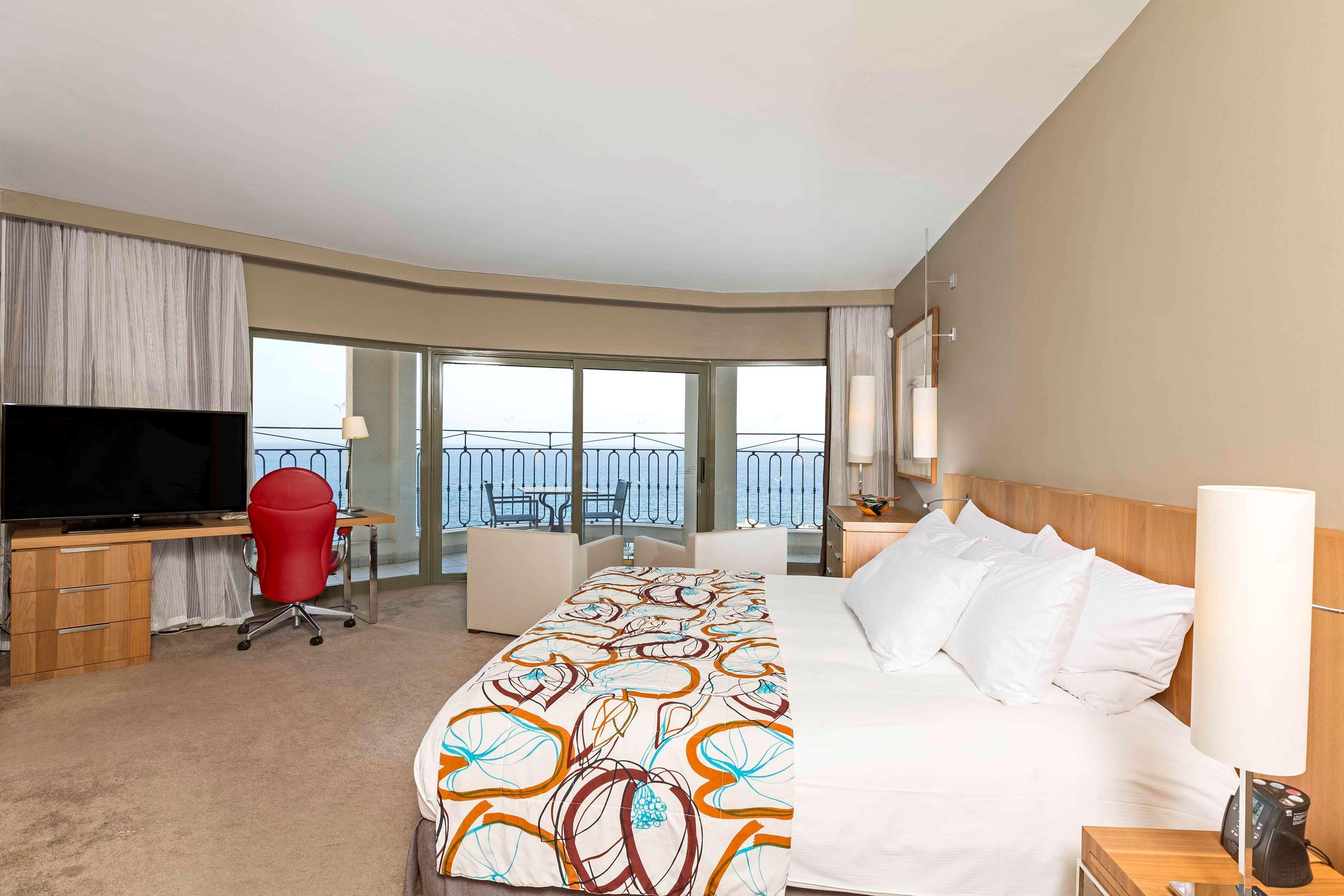Hilton Malta Hotel St. Julian's Exterior foto A room at the Hilton San Francisco