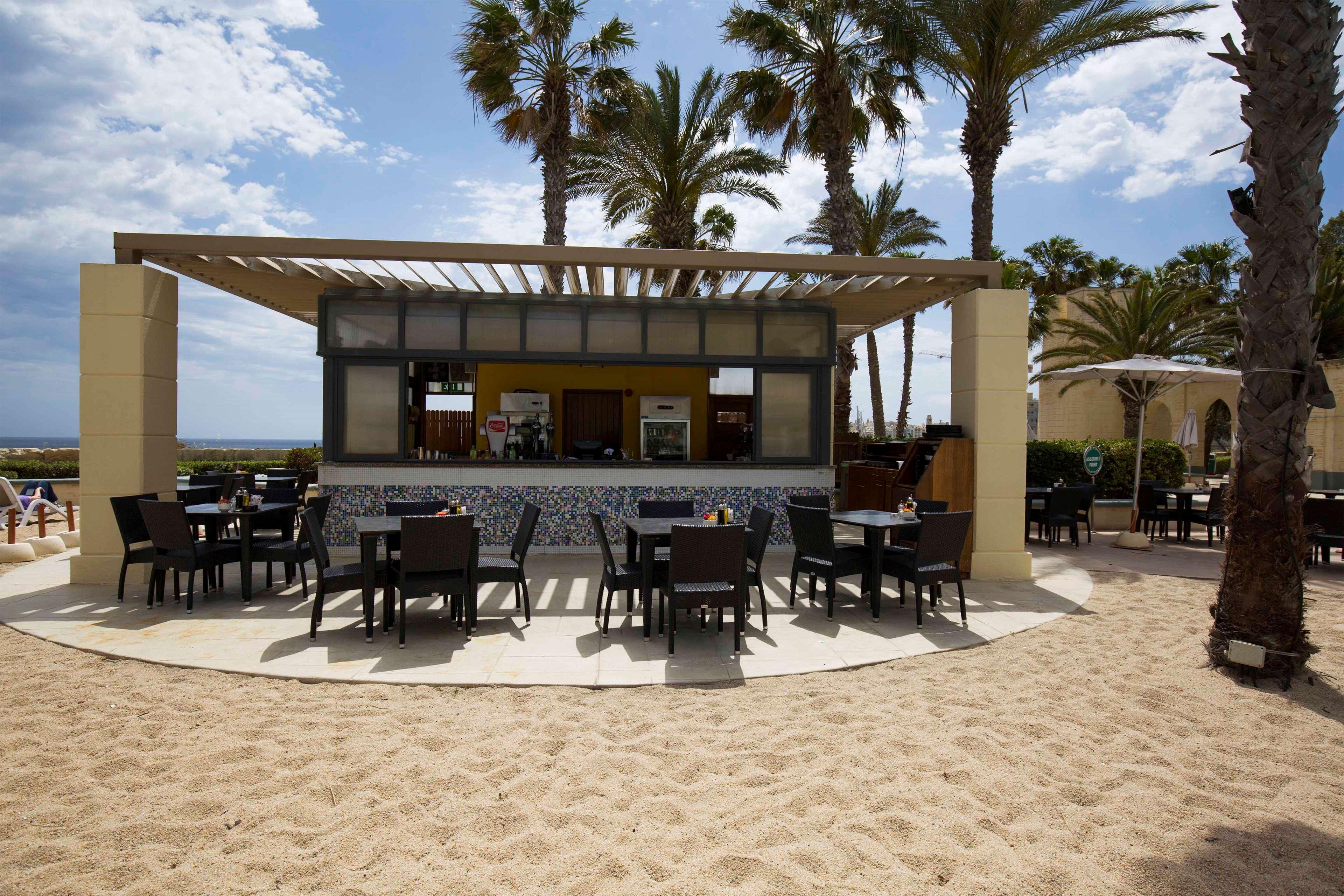 Hilton Malta Hotel St. Julian's Exterior foto Beach bar in Cala Galdana, La Pedra
