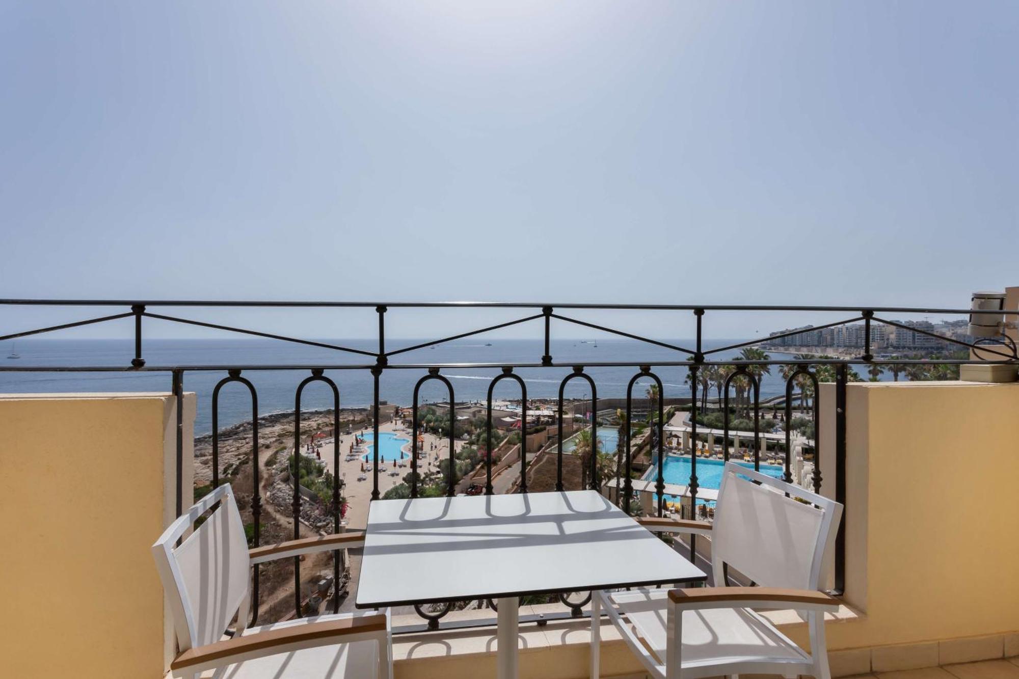 Hilton Malta Hotel St. Julian's Exterior foto